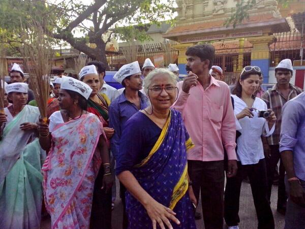medhanarmada's tweet image. #Padyatra for CHANGE. Today in #Vikroli.
Niklo Bahar Makano Se
Jung Lado Beimano Se
#AAP