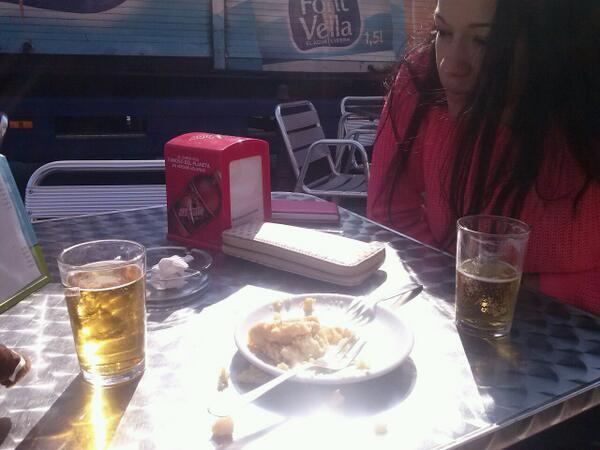 LAUURYLOPEZ's tweet photo. Nuestra hora de contabilidad. @92Roci http://t.co/wVc0gGB5xS