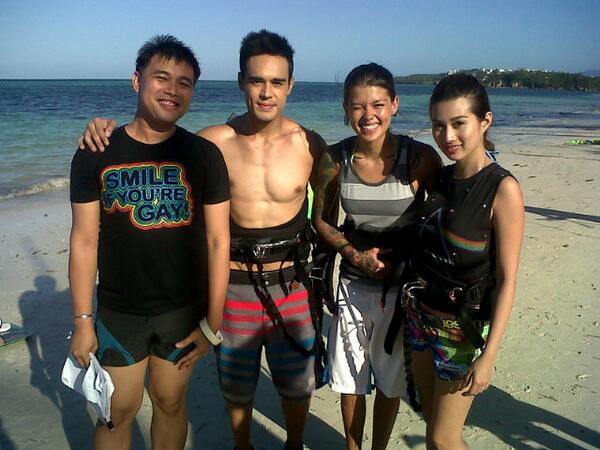 Our 3rd sequence in freestyle kite surfing her in Boracay... I want to swimmmmmm waaaaaaaa. :)