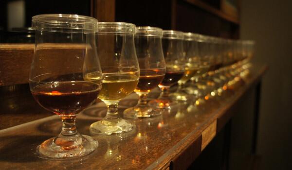 Have you ever wondered what the main differences between Scottish and Japanese whiskies are? japanese-whisky.com/about-whisky/d…