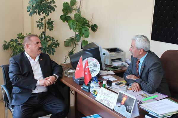 ibrahimvuraldnz's tweet photo. Karşıyaka Mahallesi Muhtarımız Mustafa Gülmez'i ziyaret ediyor, karşılıklı başarı temennilerimizi yineliyoruz... http://t.co/QIljqiM8ui
