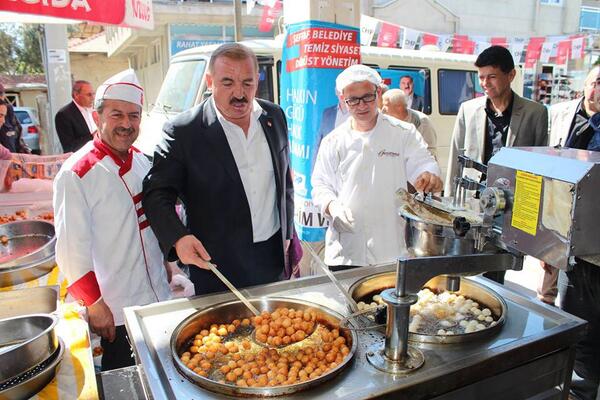 ibrahimvuraldnz's tweet photo. Karşıyaka Mahallesi Semt Pazarı'nda lokma hayrı yapıyoruz. http://t.co/gkdOzNlCXi