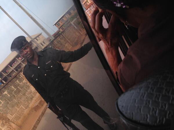 EnuguTrends's tweet photo. CAUGHT IN THE ACT: Officer Odo Emeka attached to Owani Police Station, Enugu @coal_city @Enugu_MP @obyezeks @omojuwa http://t.co/FHvwJhb1a4