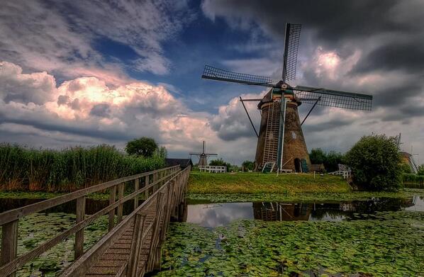 Gabriele_Corno's tweet photo. Kinderdijk, Holland by Adam Pachula http://t.co/WJJlCswGB6