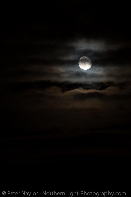 PetesPhotoz's tweet photo. Just a #moon pic I particularly liked. http://t.co/gS1IW9sc9m
