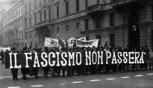 LauraBeCS's tweet image. L'apologia del fascismo è un reato previsto dalla legge 20 giugno 1952, n. 645, anche detta Legge Scelba.