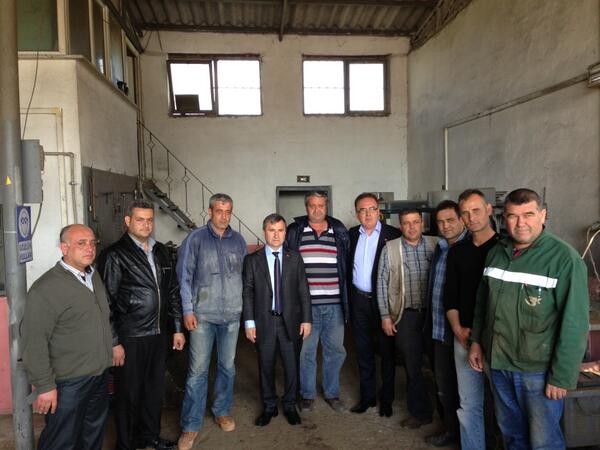 Fen İşleri Müdürlüğü çalışanlarıyla sohbetimiz sonrasında hatıra fotoğrafı çektik.