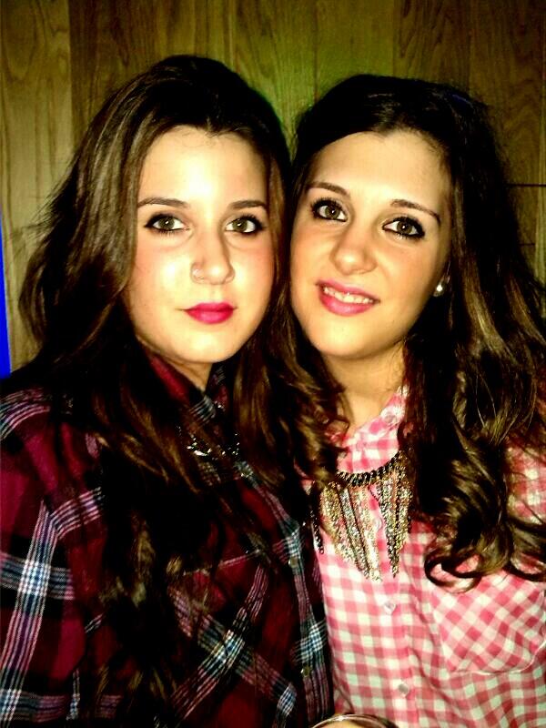 LetiMoreno22's tweet photo. velvet con mi xoxito preferido!!!=)=) @almudenuxi http://t.co/gDjach2CTg