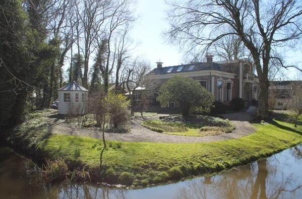 VrolijkTenL's tweet photo. Leuk artikel geschreven over de 19e eeuwse tuinarchitect Gerrit Vlaskamp. Dit is een van zijn best bewaarde tuinen. http://t.co/KWRsA0IL2z