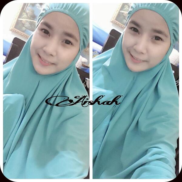 s_hasha13's tweet photo. Alhamdulilah.. trma kasih akak sbb hadiahkan aishah telekung nie.. aishah ska Colour nie.. hee.. ♥ http://t.co/9Nc7dV63hf