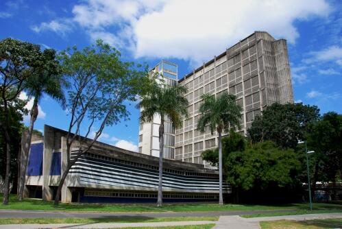JuanRequesens's tweet photo. Suspenden actividades en la #UCV tras agresión a 10 estudiantes y un empleado http://t.co/SxkL6D2Dc6 http://t.co/fQJdxeENyw