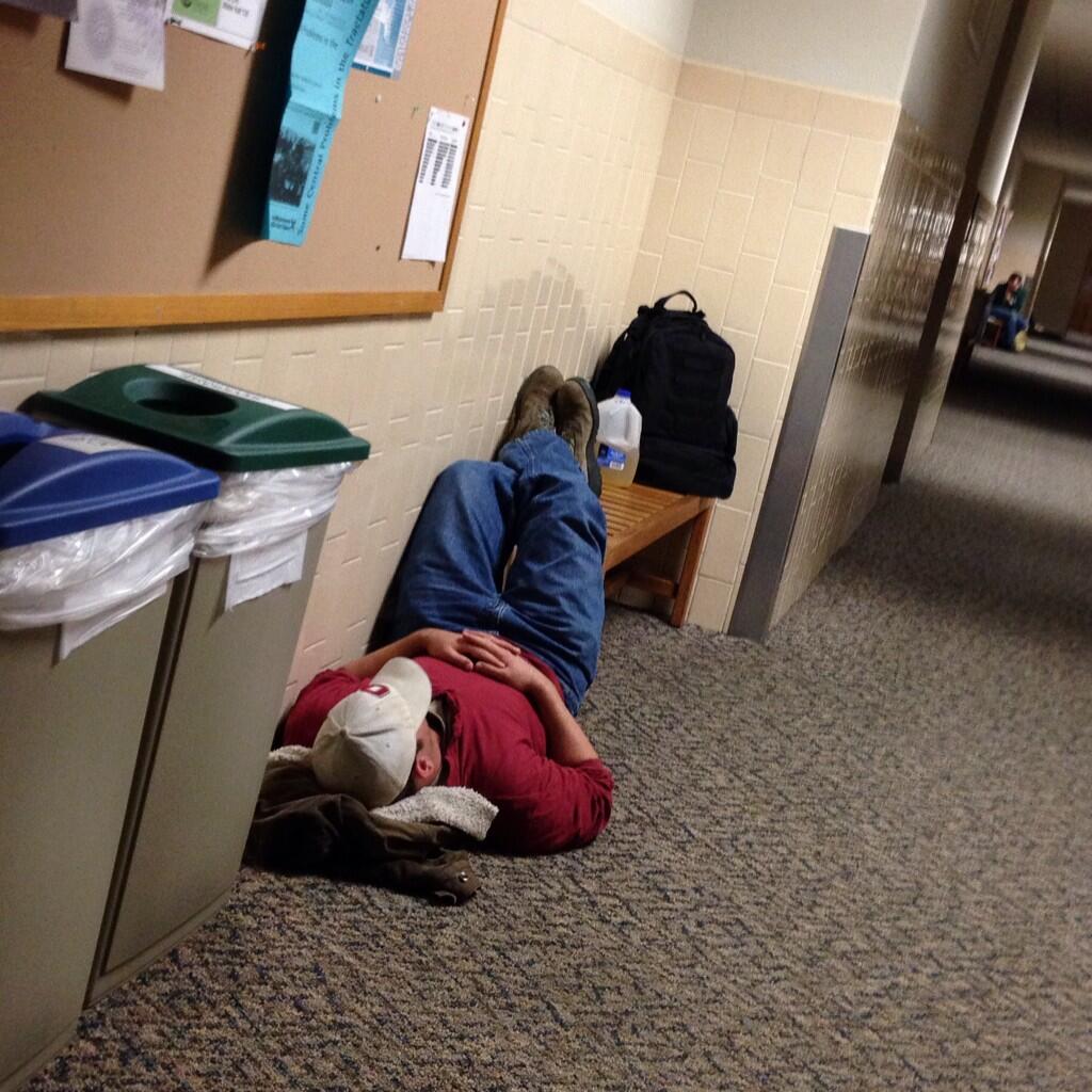 PassedOutBobcat's tweet photo. Creative writing? RT @Schnalan: @OUCatNaps @PassedOutBobcat Quick power nap in Ellis http://t.co/1sfCT06mvk