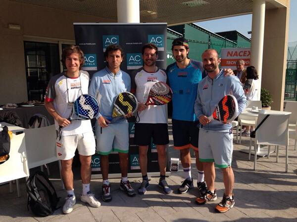 ApresSki_SN's tweet photo. EQUIPO APRÈS SKI!! El el torneo de pádel entre exjugadores del MADRID Y DEL BARCELONA!! http://t.co/3lkT98nzQ5