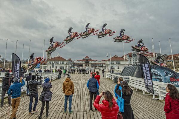 Nie próbujcie tego sami! Stian Pedersen przeskoczył na skuterze molo w Sopocie! Zobaczcie sami :)
#NightOfTheJumps