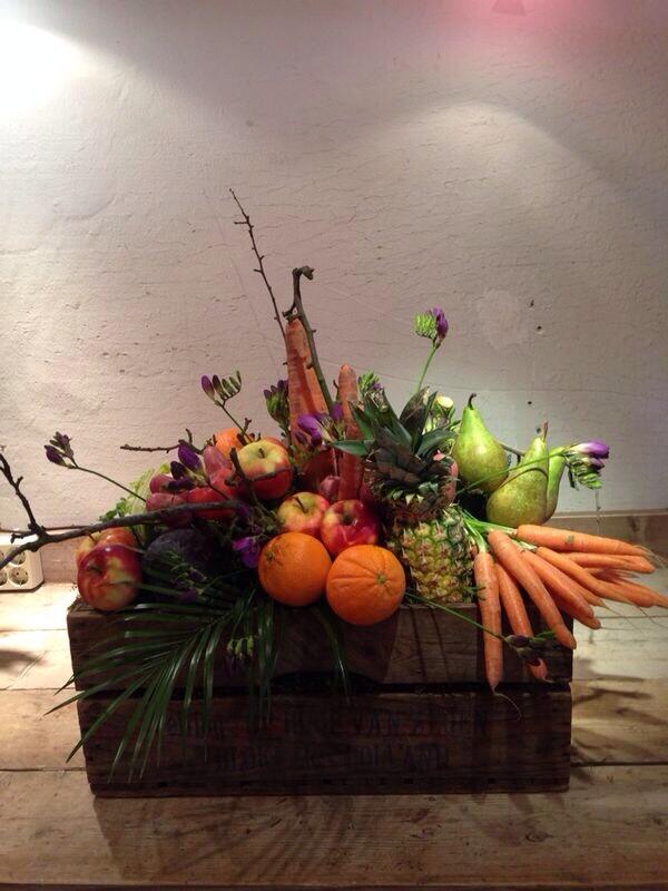 #speciaal bloemwerk... Daar zijn wij er goed in! Rouwstuk met groente ...