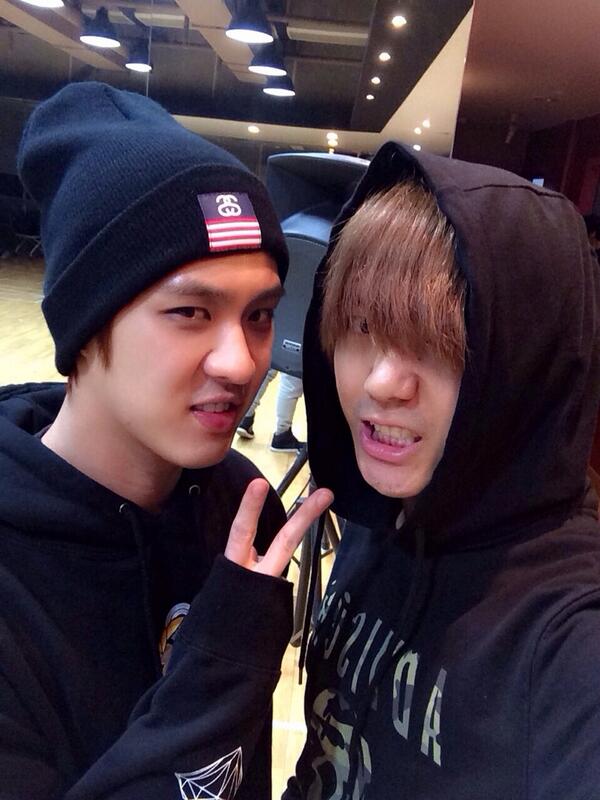 MBLAQSH's tweet photo. 12;00연습시작1분전 남자답게 http://t.co/1IltvBBT53