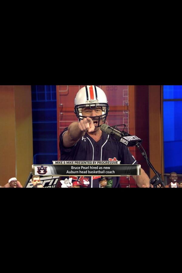 Auburn_Problems's tweet photo. How could you not love this guy? War damn Bruce Pearl http://t.co/301GchsTRg