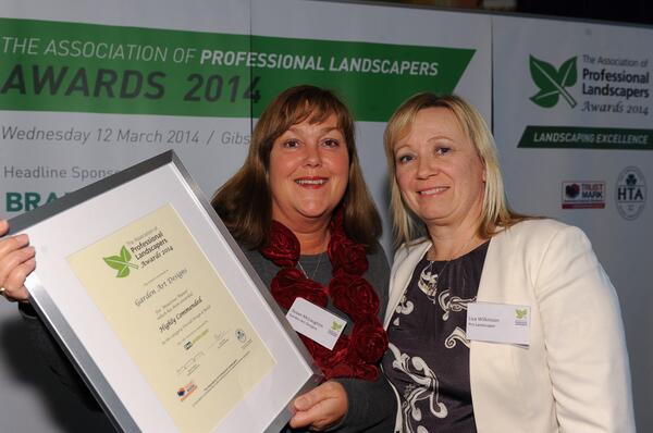 MikeBeardall's tweet photo. Sue McLaughlin with @Lisaeljays at the APL awards. Lisa Wilkinson is at ProLandscaper Magazine http://t.co/agVXSjS5WK