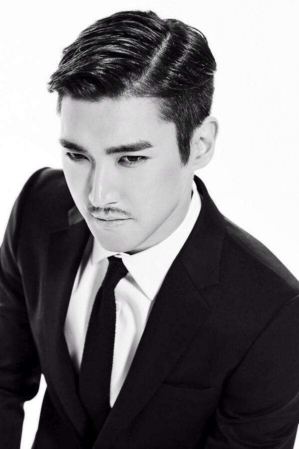 So guys can we talk Siwon mustache?  I am so not feeling it.