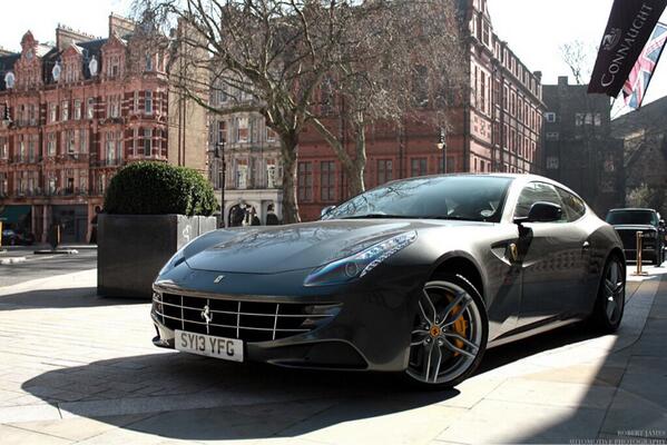 AwesomeRides's tweet photo. Ferrari F12 👌 http://t.co/ZaEN49WZhM