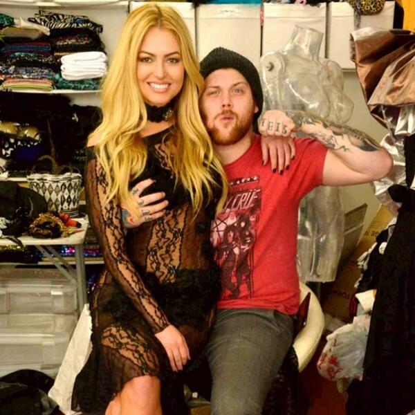 Si danny megang apaan tuh? :p