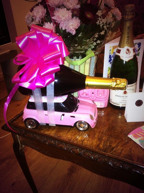 JazzMott's tweet photo. Love this!! 💗💗💗#pinkmini #champagne #leavingpresent http://t.co/MrNJYdiCSd
