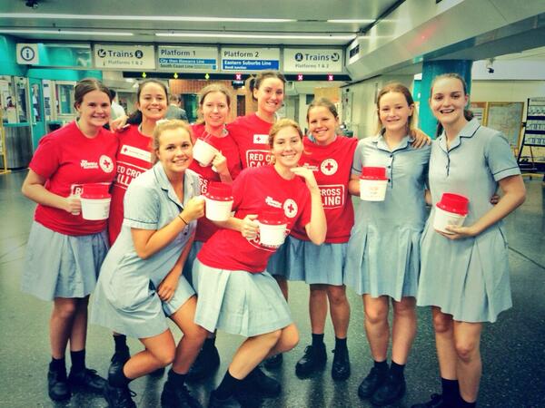 SVCBoarding's tweet photo. Good to see lots of boarders helping out!  http://t.co/PoTLzzkrW6