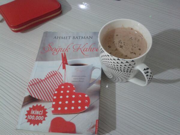 Oyalanırken bu hayatta,kitapların kahveni soğutması ve kendi cümlelerini cebine koyman dileğiyle,iyi yolculuklar.