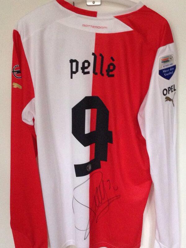 Harry Vermeegen (@harryvermeegen) on Twitter photo RETWEET deze foto en maak kans op dit orginele PELLE-shirt met handtekening!! #feyenoord <a href="/voetbalpings/">voetbalpings</a> RETWEET deze foto en maak kans op dit orginele PELLE-shirt met handtekening!! #feyenoord <a href="/voetbalpings/">voetbalpings</a>