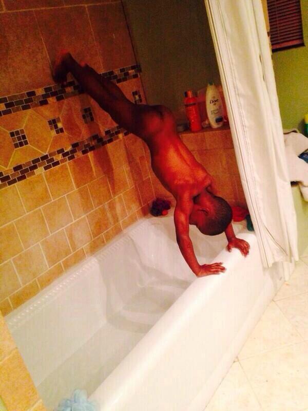 RomarickG's tweet photo. Quand l'eau est trop chaude ou trop froide http://t.co/vcWDi1fMTL