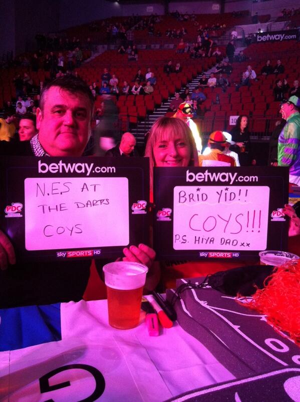 LancasterMel's tweet photo. @Coatesmeister84 @adamjboyle_  11k people &amp; tony sat next to a spurs fan !! http://t.co/ebe9qKV1Iz
