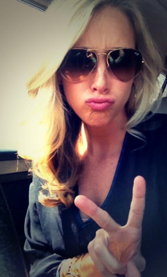 ErineThomas's tweet image. First day of spring, kicking off #MarchMadness ..You could say I&apos;m pretty pumped to celebrate life td! #springsnaps✌️