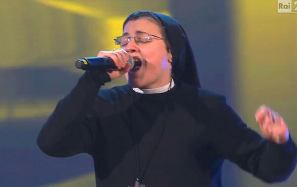 Una monja deja boquiabierto al jurado de 'La voz' en Italia elmun.do/1d4BbfV