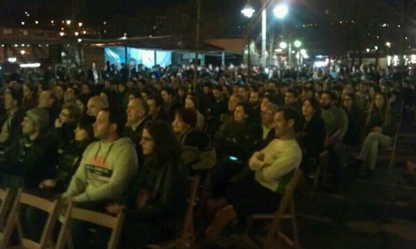 deustukojaiba's tweet photo. Orain hobeto, zuekin! #deustukojaiak euskeraz maite ditugu! Hasi dira bertsolariak lanean! Gozatu! http://t.co/OUHGAg5O8m