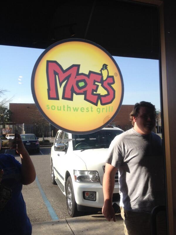 astridctorres's tweet image. @ChipotleTweets look at what you made us do. #disappointed #mobileproblem @andy_cuff @KacieStaples