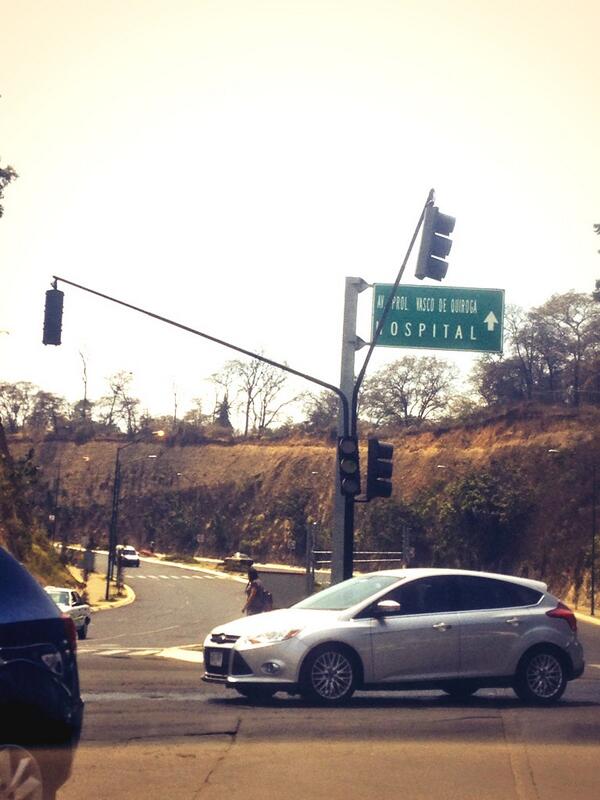 No sirve UN solo semáforo en santa fe ☝️