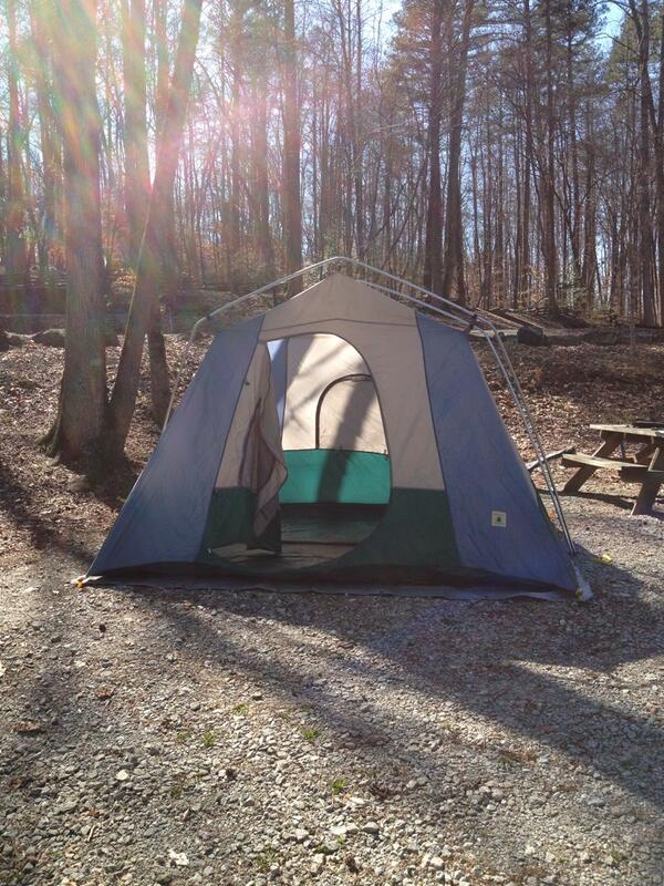 TwiterlessBill's tweet photo. Pitchin tents with @alie_gatorr http://t.co/mDVg8S1591