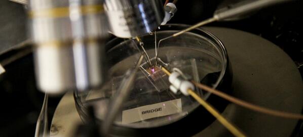World's tiniest plasma transistor can make supertough electronics gizmo.do/DIa9YnS