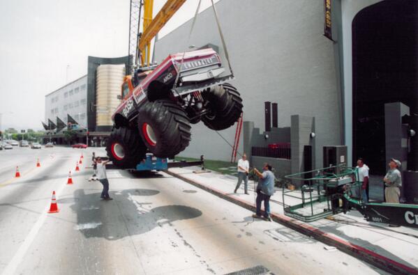 Petersen_Museum's tweet image. Today's #TBT pic is from 1994, when we hoisted the @ampm BOSS Monster Truck onto the side of our building.