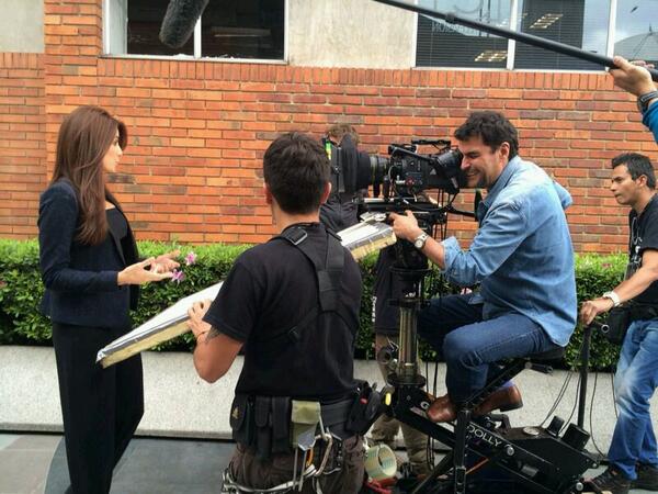 AndreaSernaFans's tweet photo. "@AndreaSernaRCN: Grabando en 3, 2 ¡Acción! http://t.co/BxEqyAZDoK" Nuestro Orgullo!!!