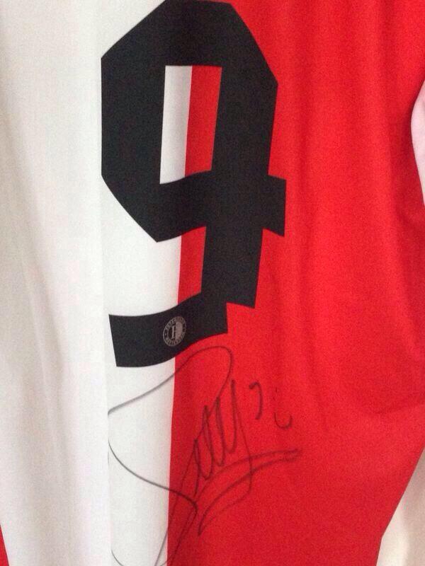 Retweet snel bijgevoegde tweet en maak morgen kans op een gesigneerd Graziano Pelle-shirt! x.com/harryvermeegen…