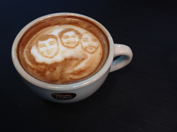 BreakfastMMM's tweet photo. Thanx to the team @ https://t.co/XexRvHmZU4 4 sending us this pic of Matty, @markMGgeyer &amp; @GusWorland #DolceGustoArt http://t.co/9kbMBqXApV