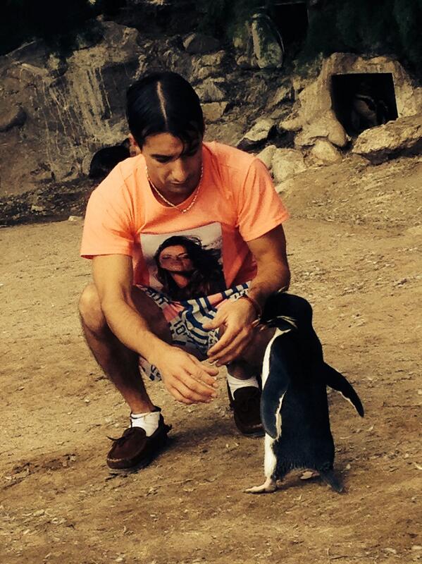 iudica's tweet photo. Con su NOVIA .. La pinguina @nazamottola4 http://t.co/pGTP7DLeyf