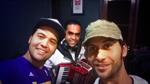 p40music's tweet photo. Grabando con el maestro del acordeón Jacob Reyes...el sonido circo mas mex q nunca!!! Yeah!! http://t.co/ghLa4SwnIS
