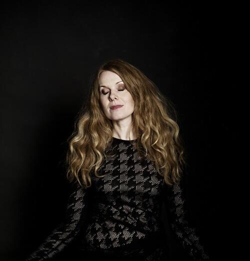 The rueslatten. Kari rueslatten. фото певицы kari rueslatten. бренд kari rueslatten. машина kari rueslatten.