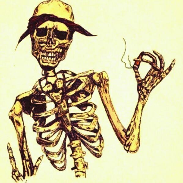 Tupac_ES's tweet photo. Las leyendas nunca mueren http://t.co/ZfMKoXxCtx