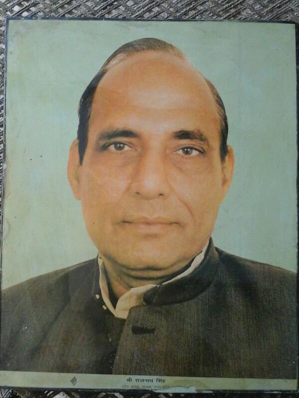 DocSumit6's tweet photo. ये फोटो तब की है जब श्री @BJPRajnathSingh जी up प्रदेश अध्यक्ष थे । http://t.co/vCjI7o4lWT