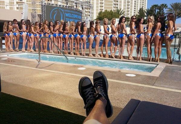 HienAtPure's tweet photo. Just another morning in the office at #WetRepublic http://t.co/TUOL6eQbt2