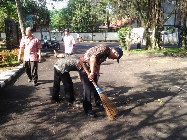 Kecamatan Limo tweet media