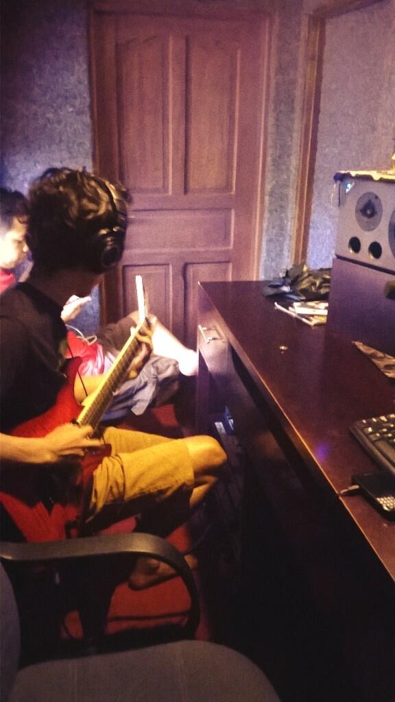 Guitar Tracking for <a href="/HyenaWantsParty/">HyenaWantsParty</a> today!